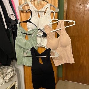 Set of 4 built in bra tank tops size Medium No tag brand unknown